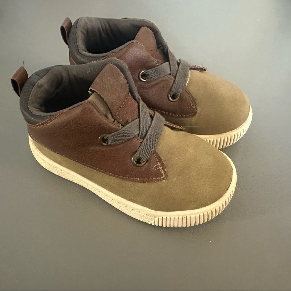 Carter’s Size 6 Baby/Toddler Boots
